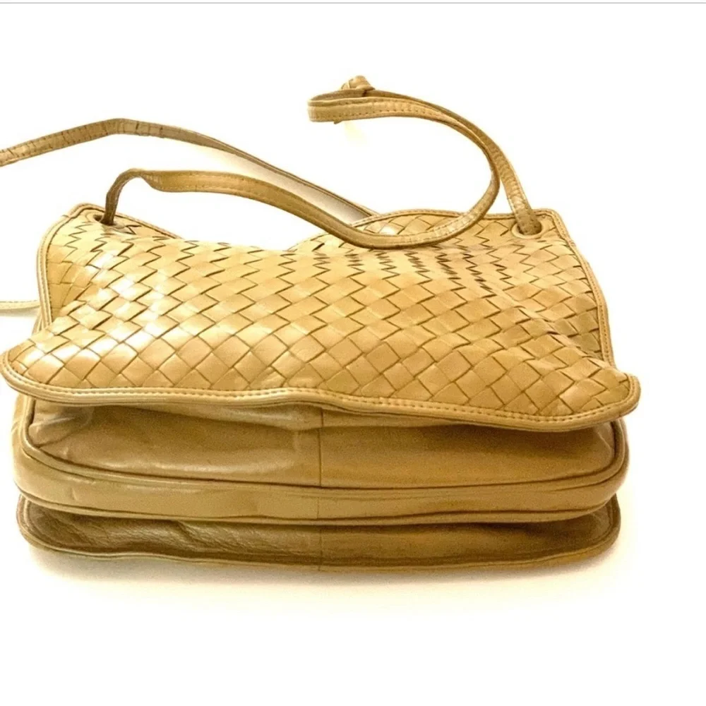 BOTTEGA VENETA Authentic Vintage Leather Intrecciato Weave Bag, Acorn Color